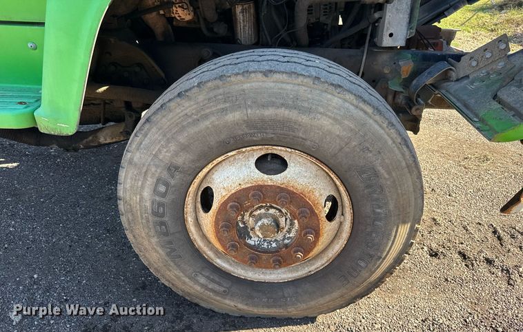 image for item DO2586 1995 Ford L8000 truck cab and chassis