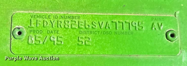 image for item DO2586 1995 Ford L8000 truck cab and chassis