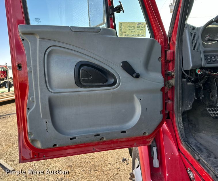 image for item DP6094 2007 International 8600 flatbed truck