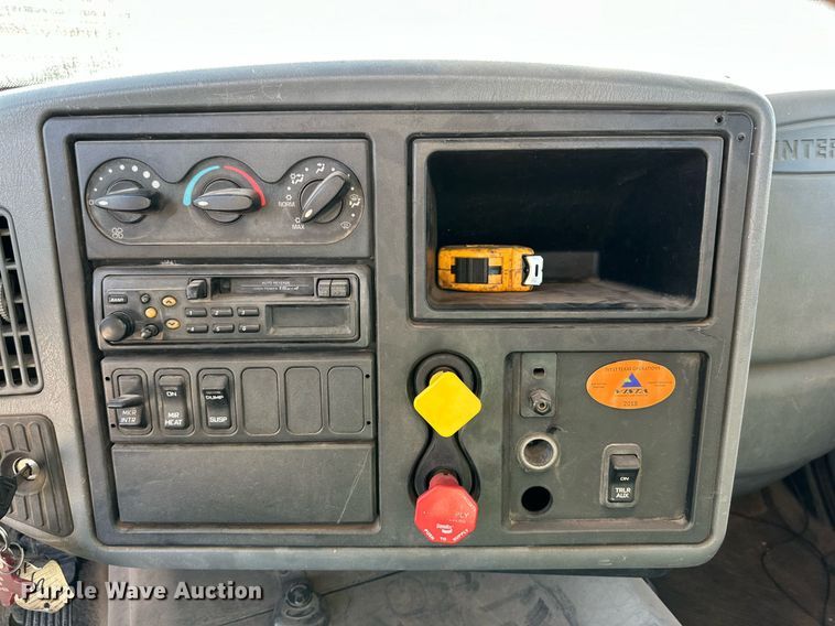 image for item DP6094 2007 International 8600 flatbed truck