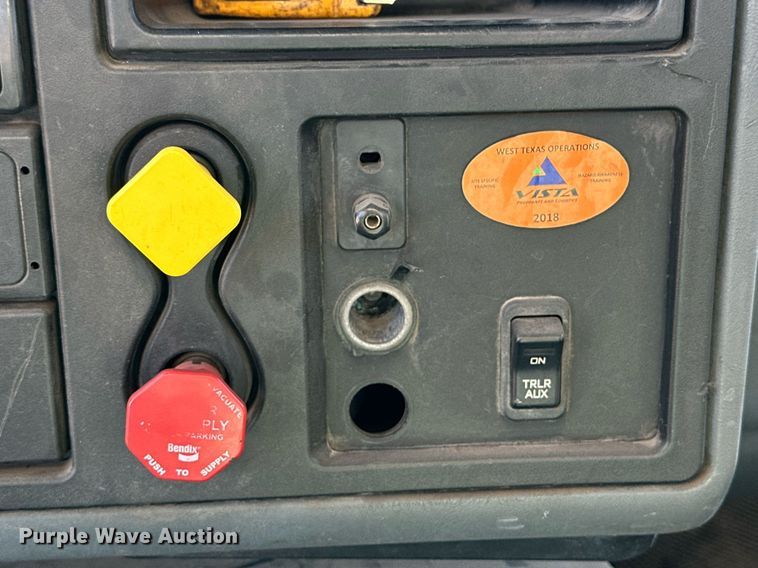 image for item DP6094 2007 International 8600 flatbed truck