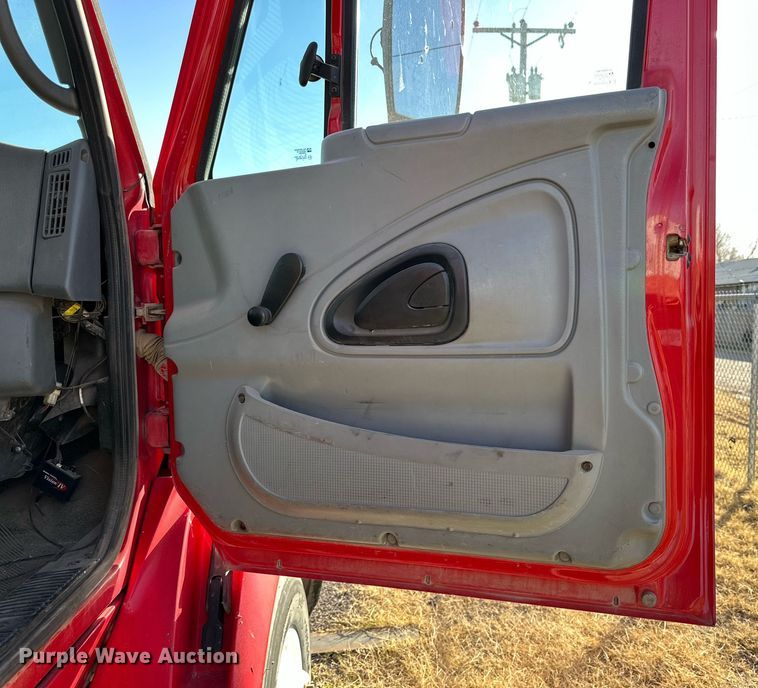 image for item DP6094 2007 International 8600 flatbed truck