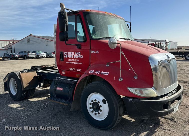 image for item DP6095 2007 International 8600 semi truck