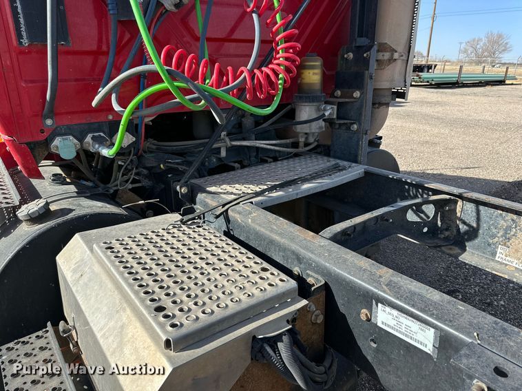 image for item DP6095 2007 International 8600 semi truck