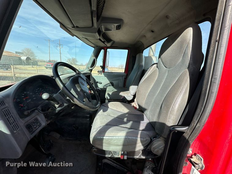 image for item DP6095 2007 International 8600 semi truck