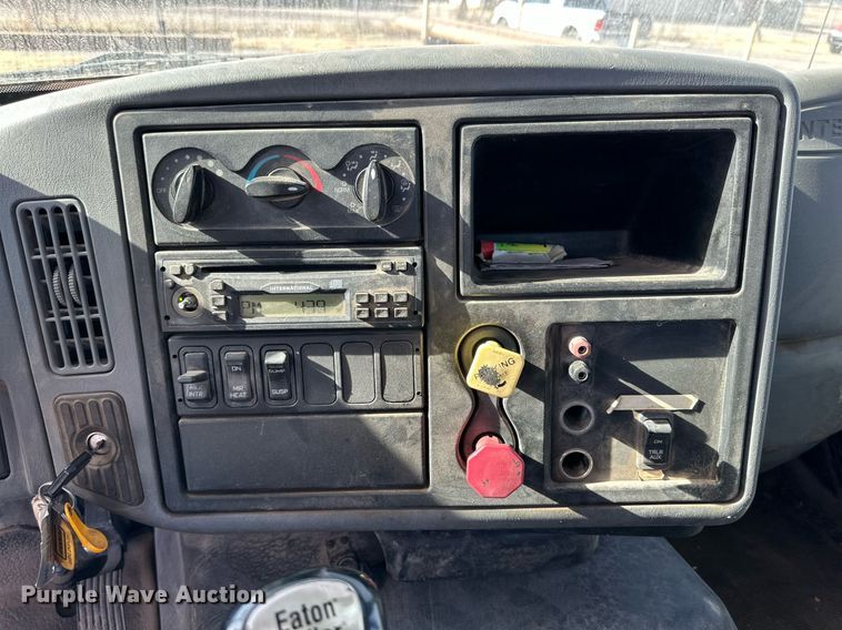 image for item DP6095 2007 International 8600 semi truck