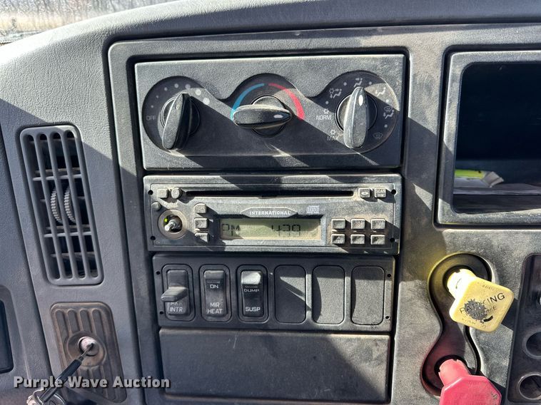 image for item DP6095 2007 International 8600 semi truck