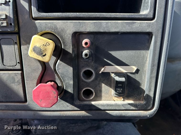 image for item DP6095 2007 International 8600 semi truck