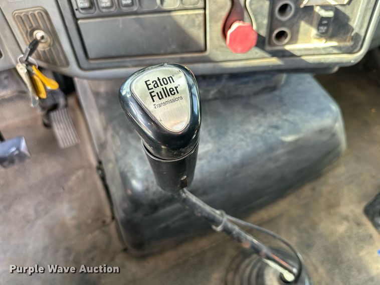 image for item DP6095 2007 International 8600 semi truck