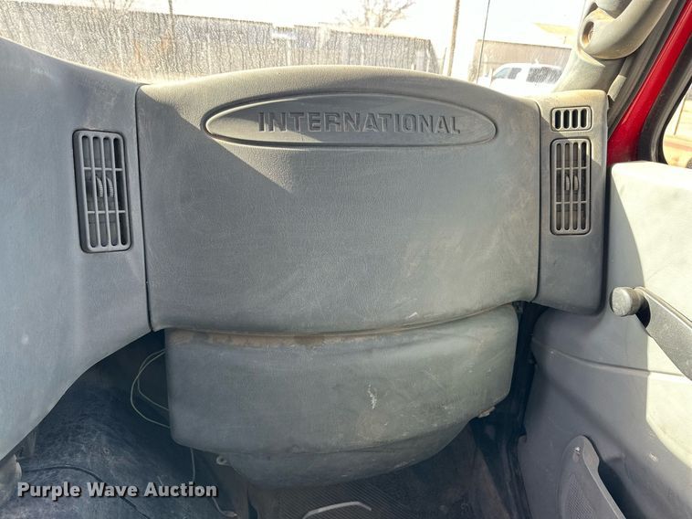 image for item DP6095 2007 International 8600 semi truck