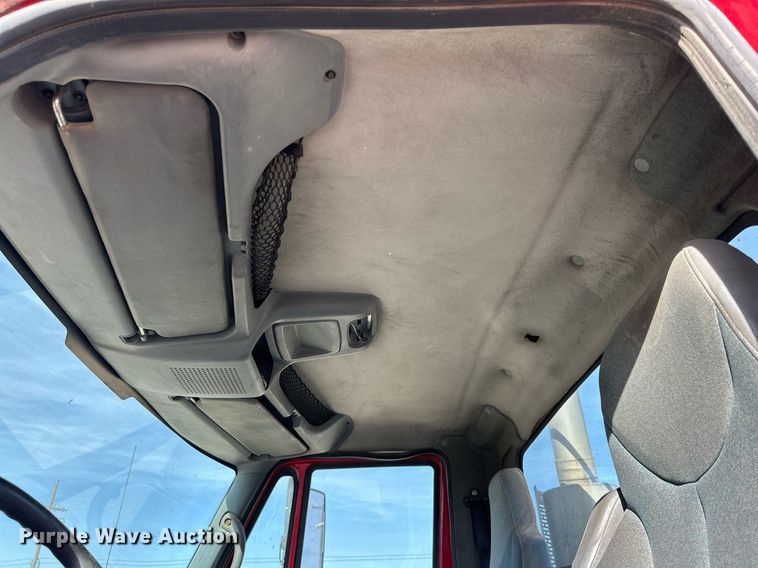 image for item DP6095 2007 International 8600 semi truck