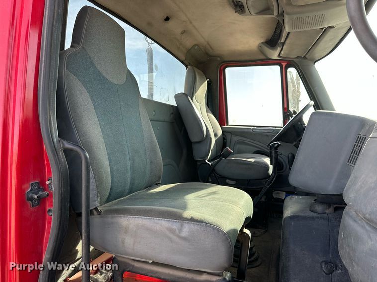 image for item DP6095 2007 International 8600 semi truck