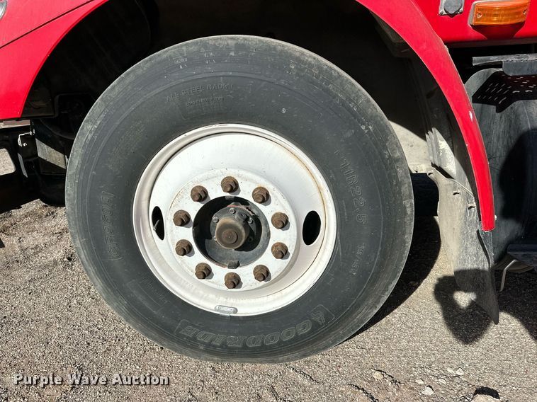 image for item DP6095 2007 International 8600 semi truck