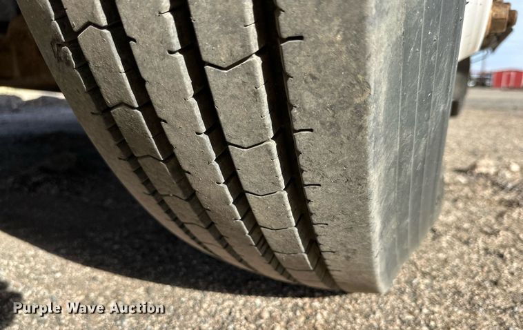 image for item DP6095 2007 International 8600 semi truck