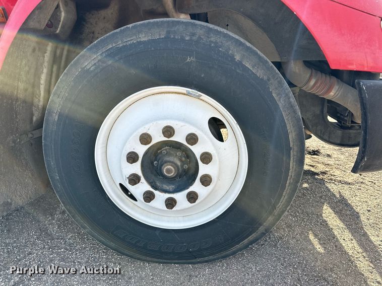 image for item DP6095 2007 International 8600 semi truck