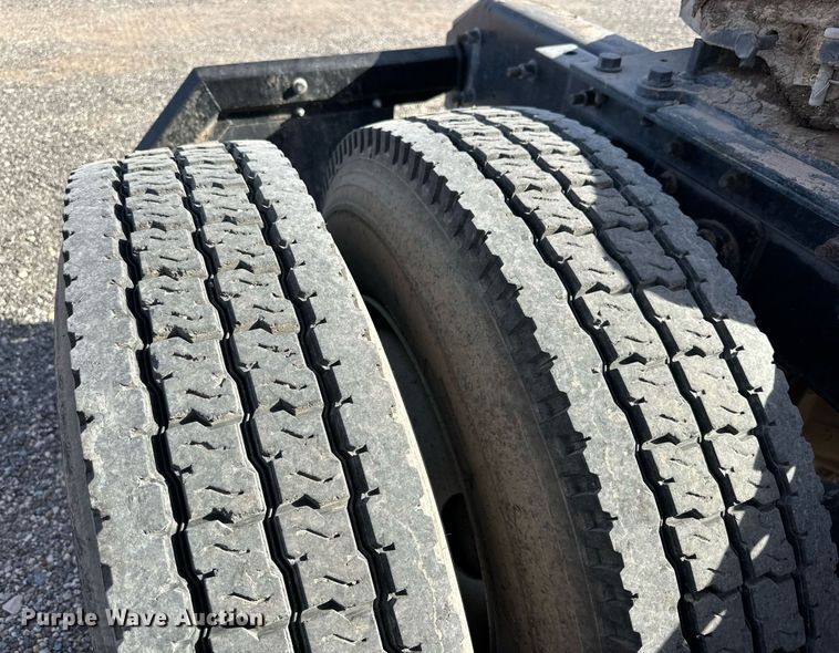 image for item DP6095 2007 International 8600 semi truck