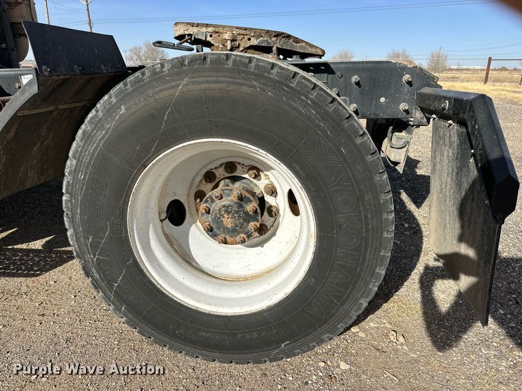 image for item DP6095 2007 International 8600 semi truck