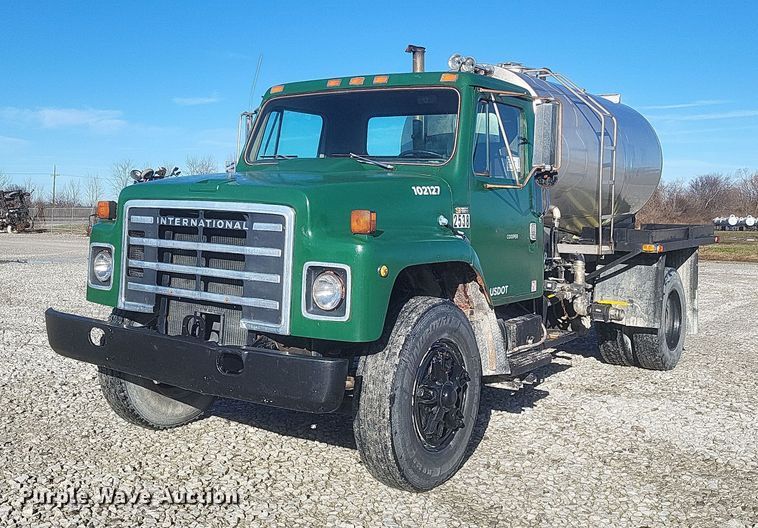image for item DQ3855 1984 International S1900 tank truck