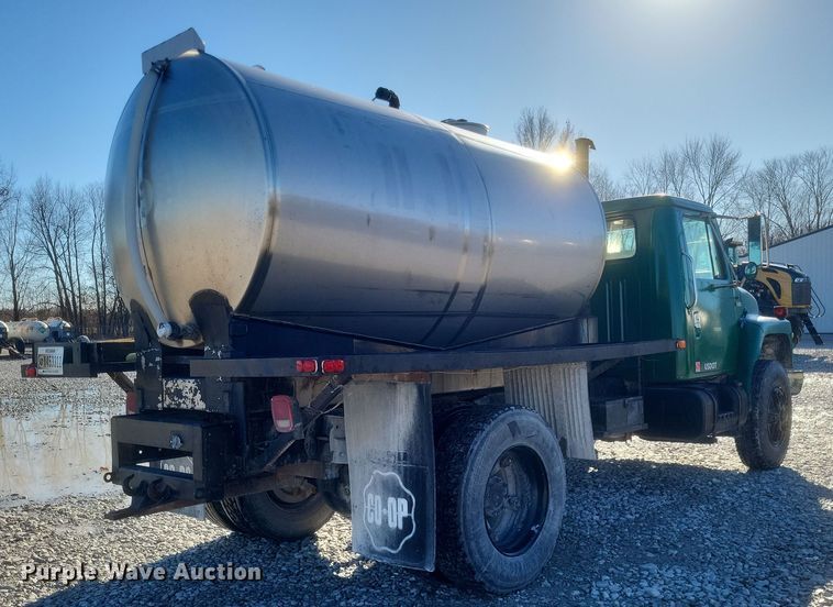 image for item DQ3855 1984 International S1900 tank truck