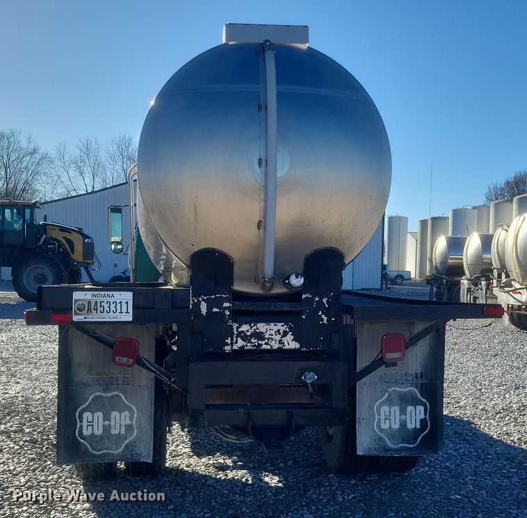 image for item DQ3855 1984 International S1900 tank truck