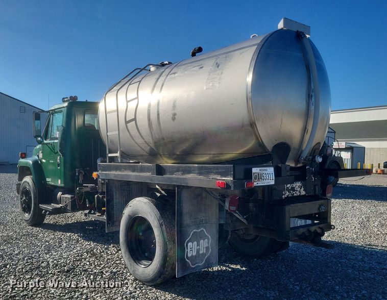 image for item DQ3855 1984 International S1900 tank truck