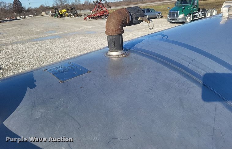 image for item DQ3855 1984 International S1900 tank truck