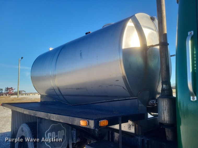 image for item DQ3855 1984 International S1900 tank truck