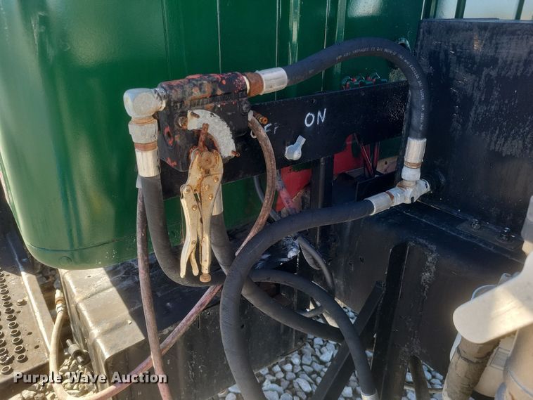 image for item DQ3855 1984 International S1900 tank truck