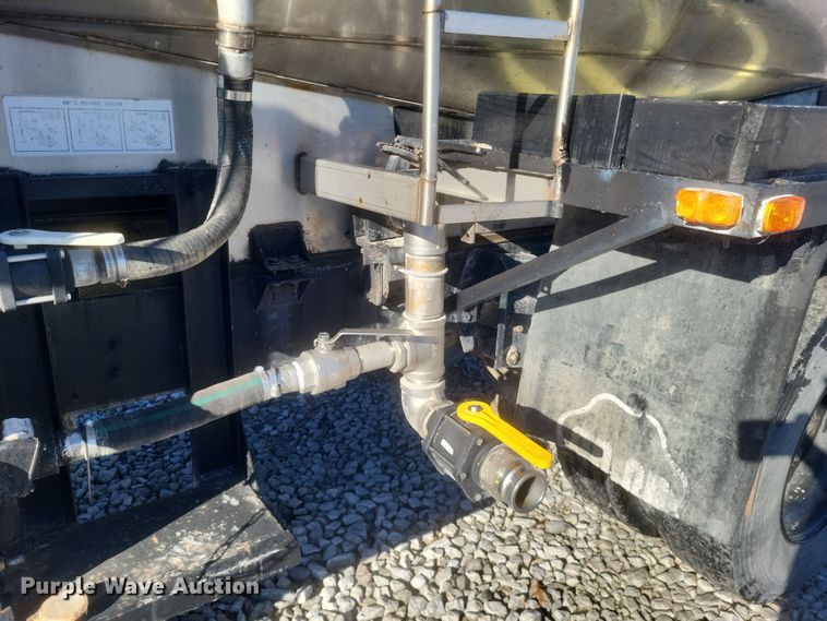 image for item DQ3855 1984 International S1900 tank truck