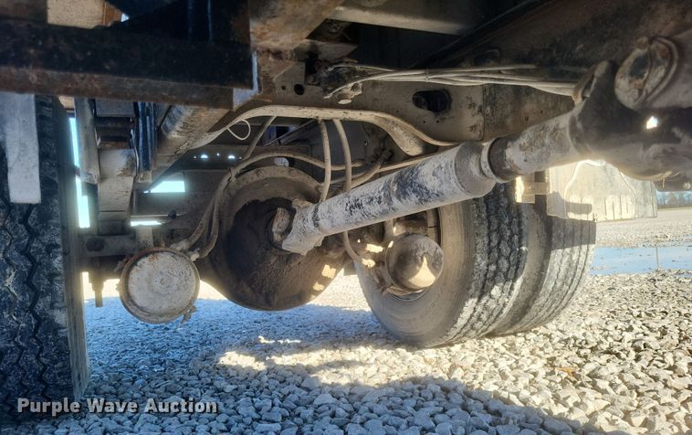 image for item DQ3855 1984 International S1900 tank truck