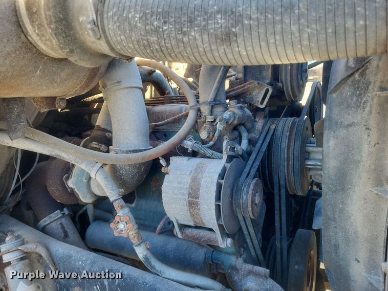 image for item DQ3855 1984 International S1900 tank truck