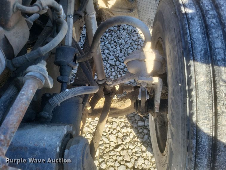 image for item DQ3855 1984 International S1900 tank truck