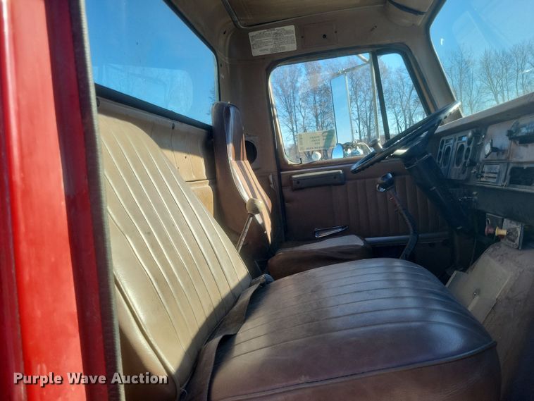 image for item DQ3855 1984 International S1900 tank truck