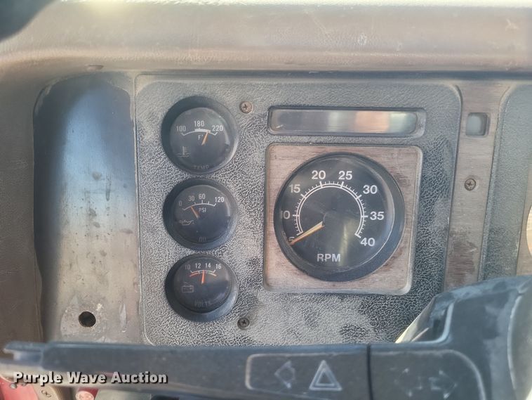 image for item DQ3855 1984 International S1900 tank truck