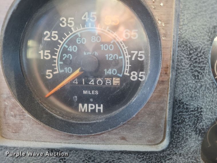 image for item DQ3855 1984 International S1900 tank truck