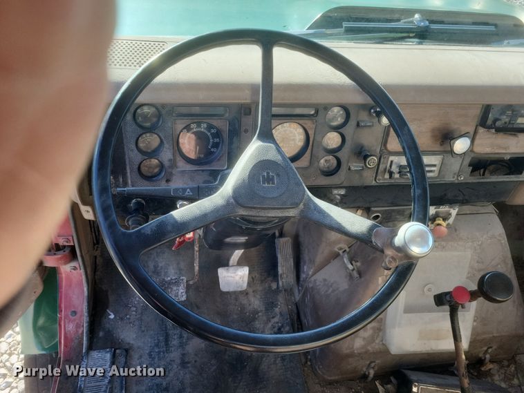 image for item DQ3855 1984 International S1900 tank truck