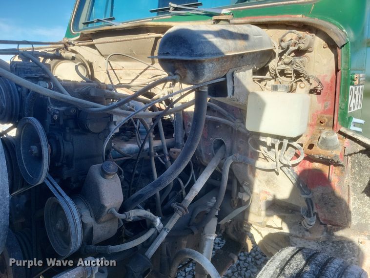 image for item DQ3855 1984 International S1900 tank truck