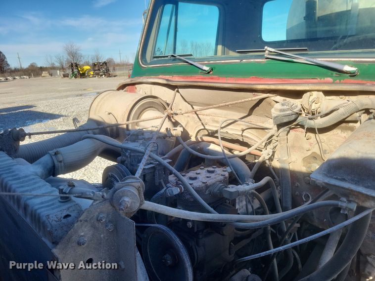 image for item DQ3855 1984 International S1900 tank truck