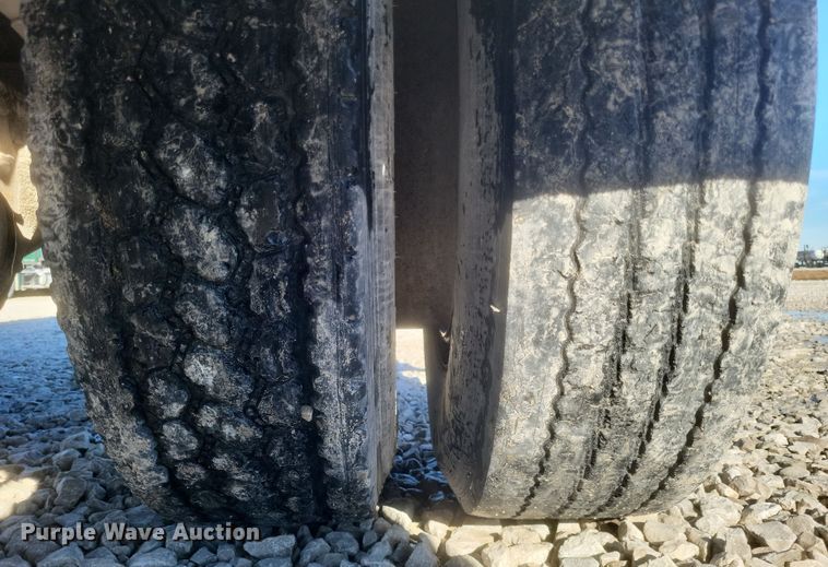 image for item DQ3855 1984 International S1900 tank truck