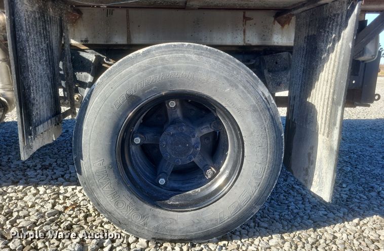 image for item DQ3855 1984 International S1900 tank truck