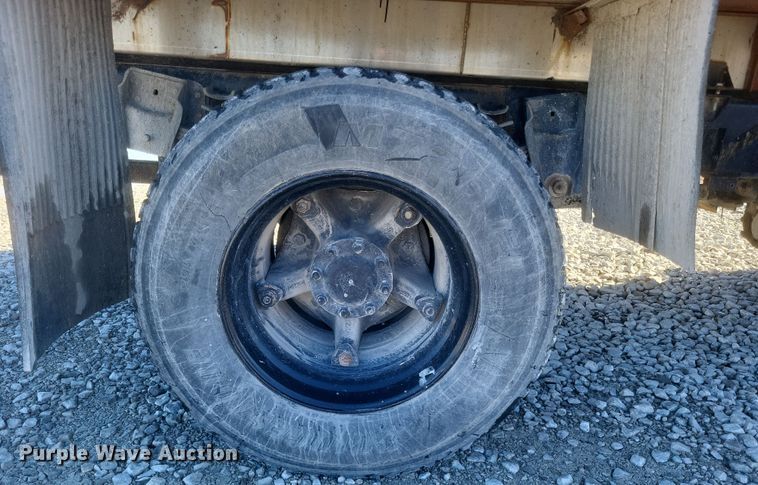 image for item DQ3855 1984 International S1900 tank truck