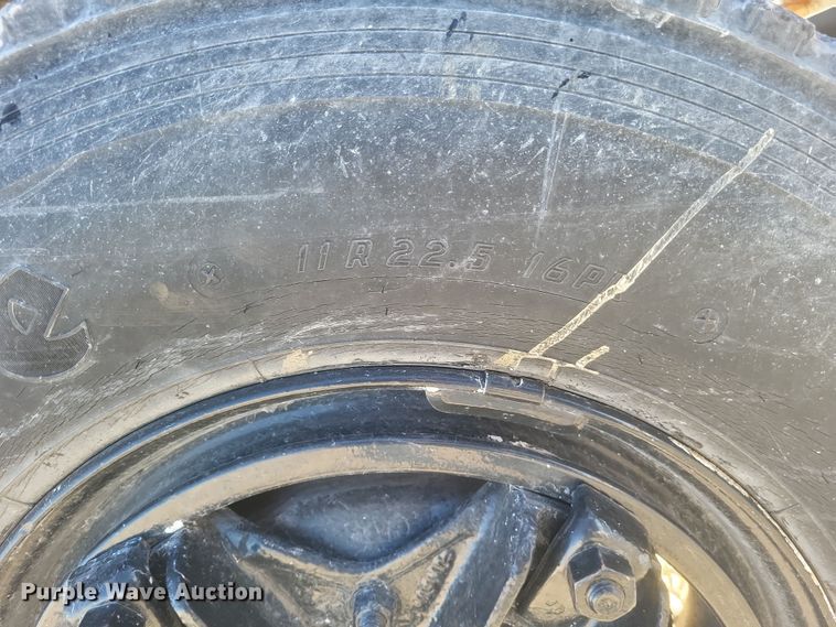 image for item DQ3855 1984 International S1900 tank truck