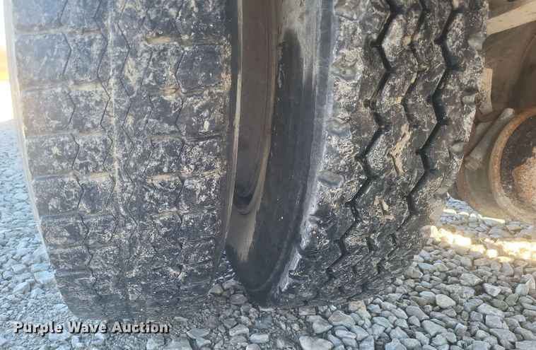 image for item DQ3855 1984 International S1900 tank truck