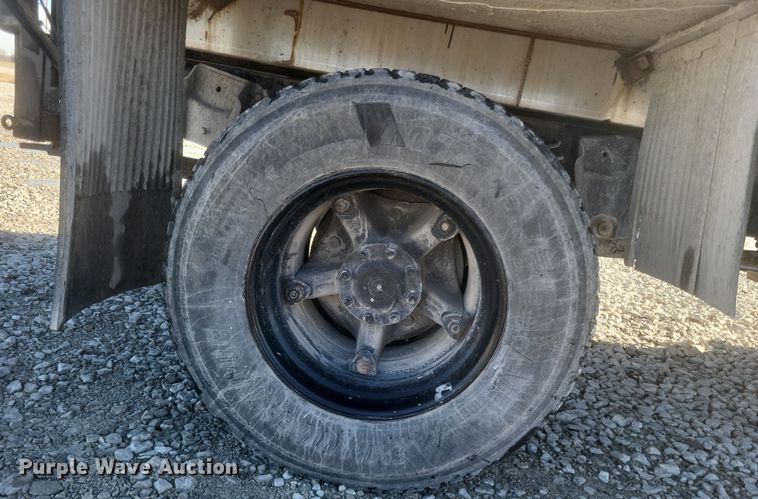 image for item DQ3855 1984 International S1900 tank truck