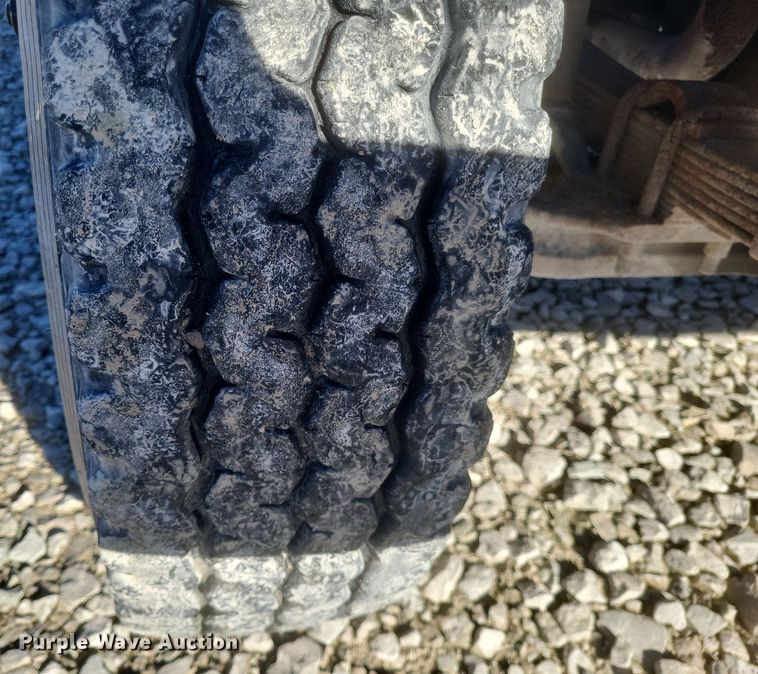 image for item DQ3855 1984 International S1900 tank truck