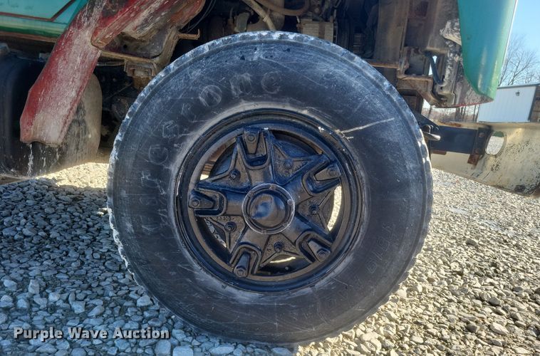 image for item DQ3855 1984 International S1900 tank truck