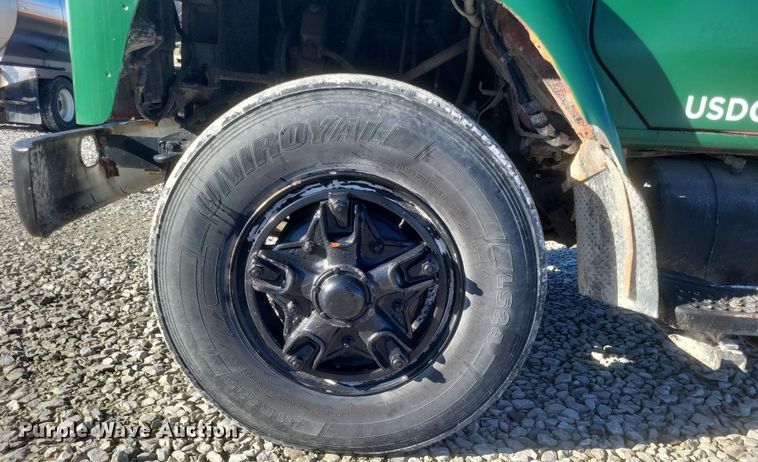 image for item DQ3855 1984 International S1900 tank truck