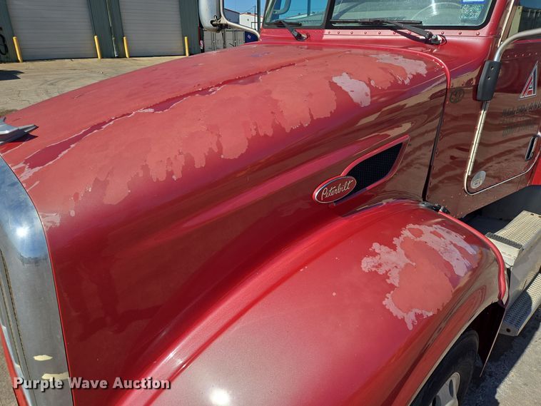 image for item DT5427 2010 Peterbilt 386 semi truck