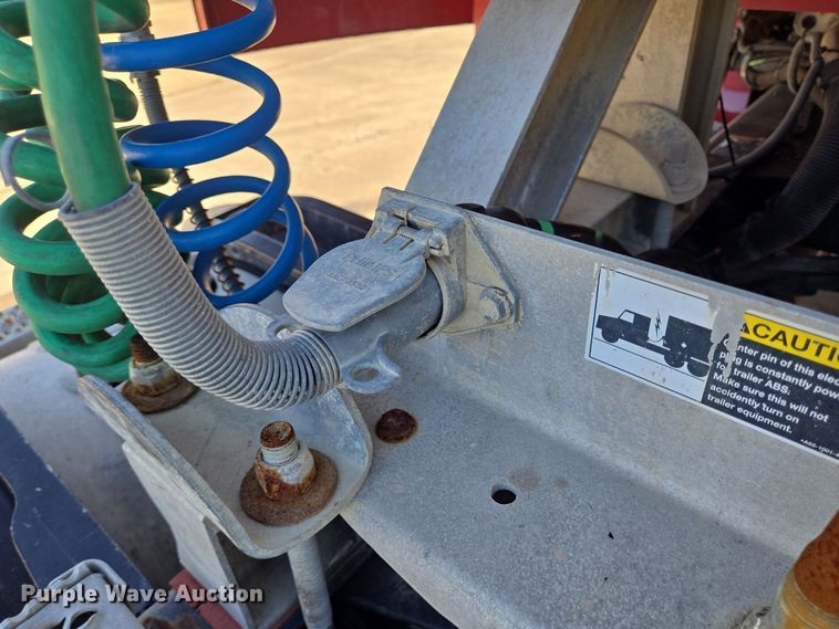 image for item DT5427 2010 Peterbilt 386 semi truck