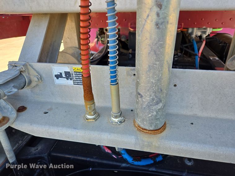 image for item DT5427 2010 Peterbilt 386 semi truck